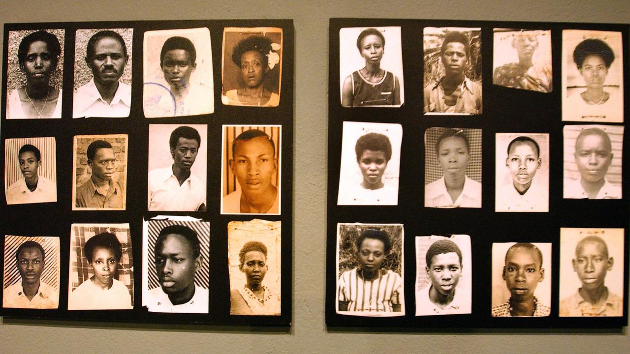 Des photographies de victimes du génocide rwandais dans le mémorial de Kigali. [DPA/AFP - Wolfgang Langenstrassen]