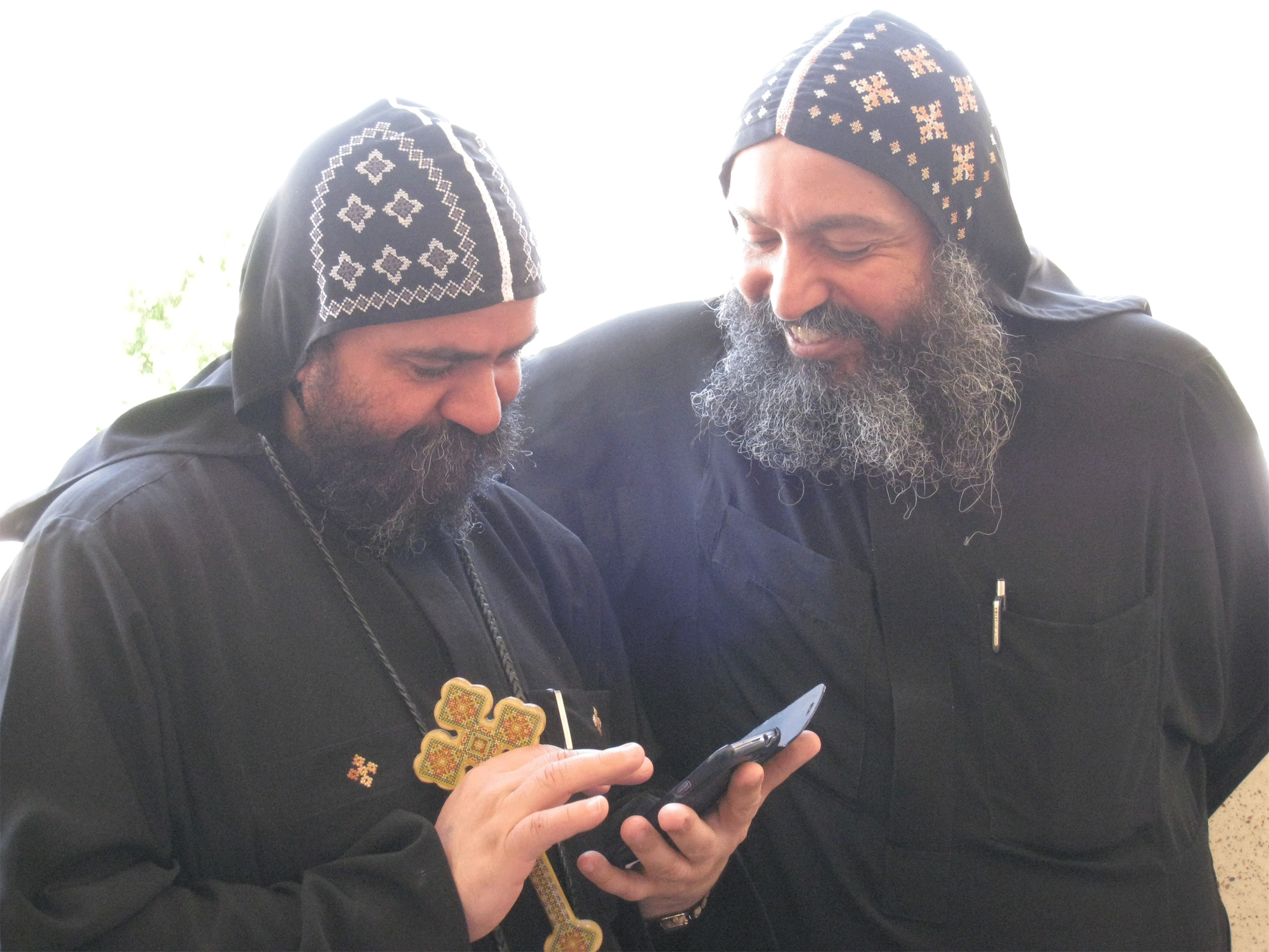 Père Gabreel et Père Timon, des monastères de Wadi Natrun, en Egypte. [Gabrielle Desarzens]