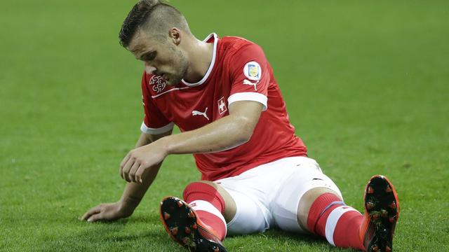 A l'image de Seferovic, la Suisse a quitté le stade de Suisse la tête basse. [KEYSTONE - Salvatore Di Nolfi]