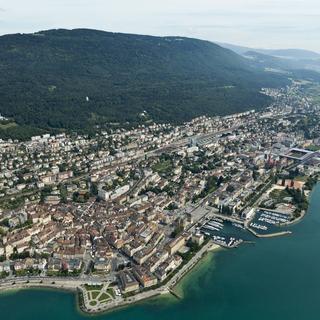 Vue aérienne de Neuchâtel. [Keystone - Alessandro Della Bella]