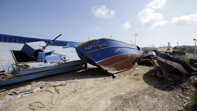 Une cinquantaine de personnnes, probablement venues de Syrie, ont été secourus au large de Catane, où six migrants se sont noyés. [AP Photo/Gregorio Borgia]