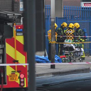 Les services d'urgence à Londres, après le crash de l'hélicoptère.