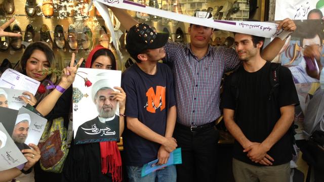 Des jeunes supporteurs iraniens du président Hassan Rohani. [RTS - Nicolas Vultier]