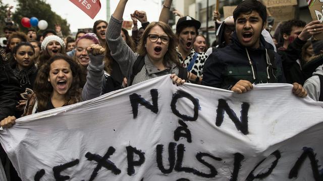 Plusieurs milliers de lycéens avaient manifesté vendredi pour réclamer le retour en France de Leonarda. [Ian Langdson]