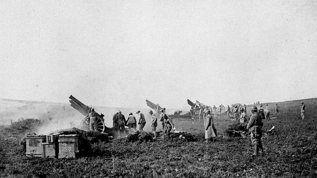 Artilleurs français à Becquigny dans la Somme durant la guerre 14-18.