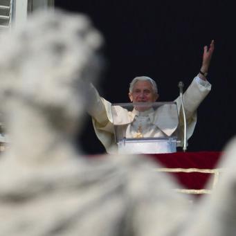 Le pape Benoît XVI a prononcé son avant-dernière prière de l'Angelus dimanche au Vatican. [GABRIEL BOUYS]