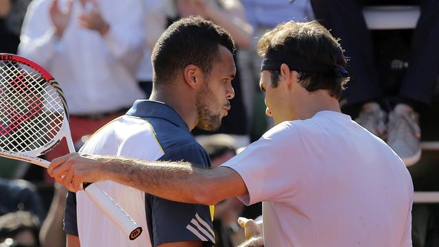 Jo-Wilfried Tsonga et Roger Federer à l'iisue du match. [Michel Euler]