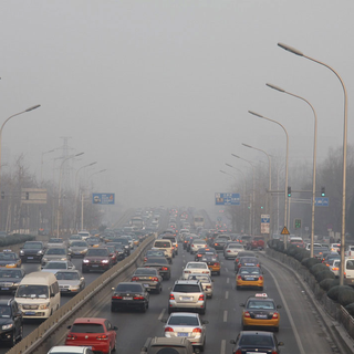 Après-midi moyennement pollué au centre de Pékin, vendredi 18.01.2013. [Alain Arnaud]