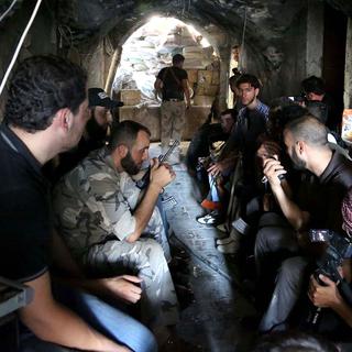 Des opposants syriens à Alep, le 22 août. [Veli Gurgah / Anadolu Agency]