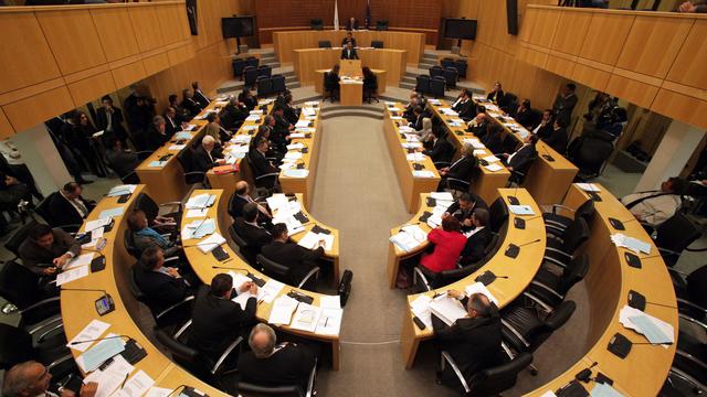 Le Parlement de Chypre a approuvé tard vendredi soir un plan de restructuration des banques. [Yiannis Kourtoglou]