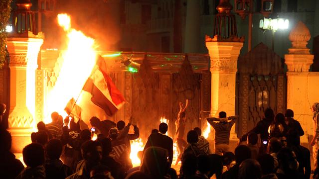 Les manifestants égyptiens étaient rassemblés devant le palais présidentiel vendredi soir au Caire. [AHMED MAHMOUD]