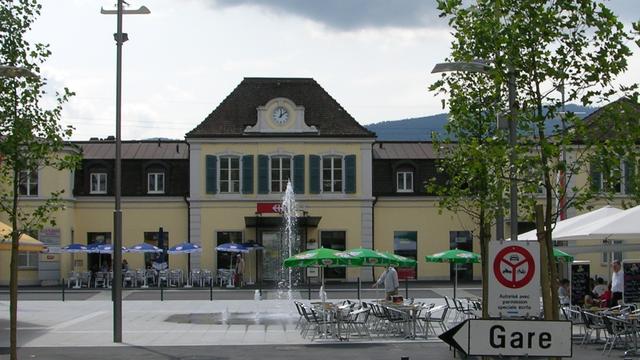 La gare de Delémont serait redevenue un endroit sûr grâce à la nouvelle force de sécurité. [Gaël Klein]