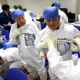 Le correspondant de RTSinfo Georges Baumgartner lors de la visite de la centrale de Fukushima, début mars 2013.