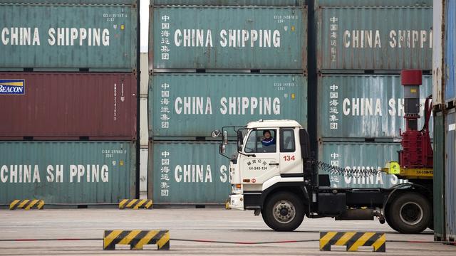 Les importations ont augmenté plus rapidement que les exportations en Chine au mois de mars. [Andy Wong]