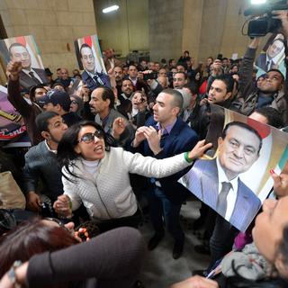 Des partisans du président déchu Hosni Moubarak ont accueilli la nouvelle avec joie. [Khaled Desouki]