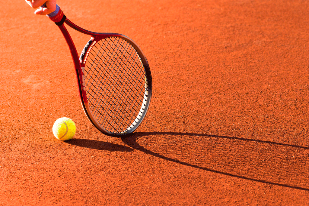 Le tennis est un sport qui rapporte beaucoup d'argent. [Fotolia - oleandra]
