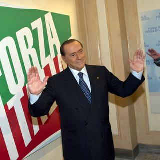 Silvio Berlusconi avait fait une entrée fracassante dans la vie politique italienne en 1994 avec son parti Forza Italia. [AP/Keystone - Massimo Percossi]