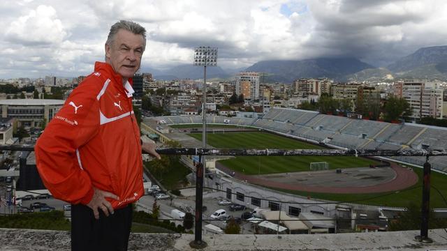 L'hôtel de la Suisse se trouve à 2 minutes pied du vétuste stade Qemal Stafa. [KEYSTONE - Toto Marti]