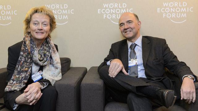 Eveline Widmer-Schlumpf et Pierre Moscovici à Davos en janvier 2013. [Laurent Gilliéron]