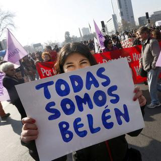 Manifestation de soutien à une fillette de 11 ans violée au Chili. [EPA/Keystone - Felipe Trueba]