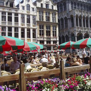 A Bruxelles, manger dans la rue est devenu une nouvelle mode, le Streetfood. [AP/Robert Wielaard]