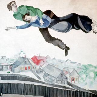 L'un des tableaux les plus célèbres de Chagall, les amants au-dessus de la ville [AFP]
