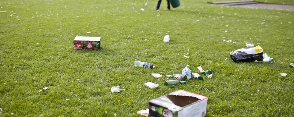 La lutte contre le littering coûte très cher. [Keystone - Gaetan Bally]