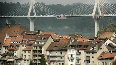 Vue sur le pont de la Poya à Fribourg.