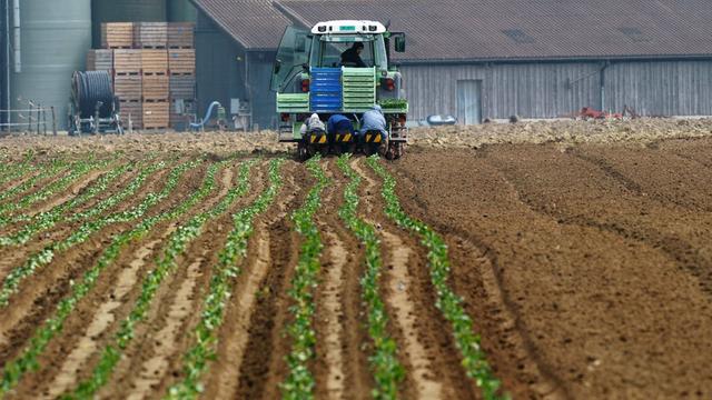 Uniterre lance un référendum contre la Politique agricole 2014-2017. [Steffen Schmidt]