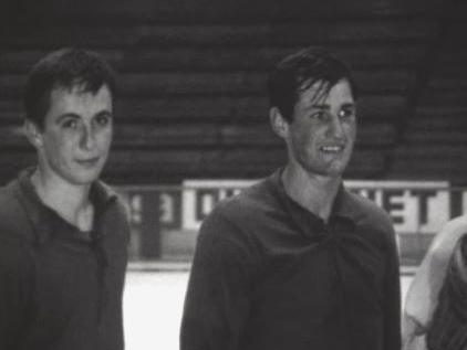 Le Genève Servette HC en 1965, avec sa nouvelle recrue Roger Chappot (à droite). [RTS]