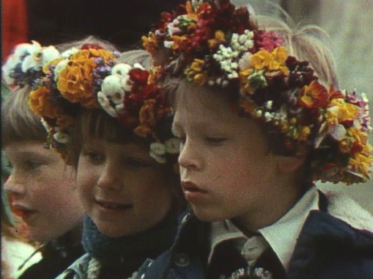 Les enfants de Cartigny fêtent le Feullu, 1978. [RTS 1978]