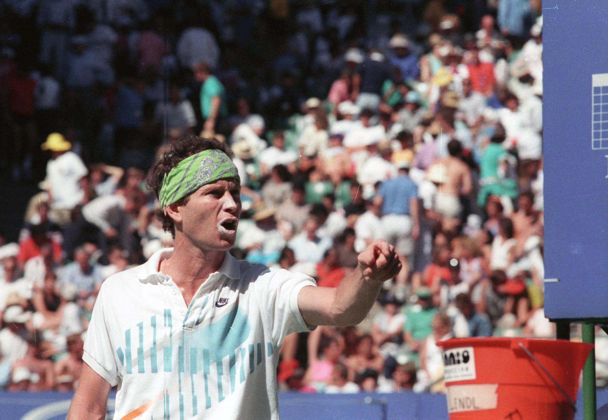 John McEnroe avait insulté l'arbitre lors de sa disqualification en 8e de l'Open d'Australie 1990. [Reuters - Mark Baker]