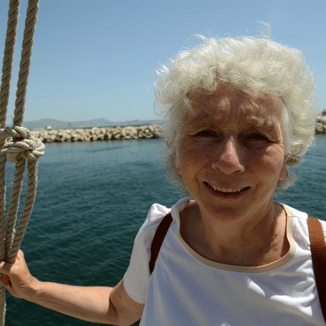 Christine Breton à l'Estaque. Cette historienne, conservatrice du patrimoine et sociétaire de la coopérative "Hôtel du Nord" est l'invitée de Babylone. [Michael Lapaire]