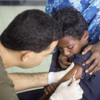 Campagne de vaccination en Afrique [PV2 Andrew W. McGalliard]