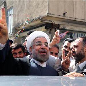 Hassan Rohani succède à Mahmoud Ahmadinejad à la tête de l'Iran.