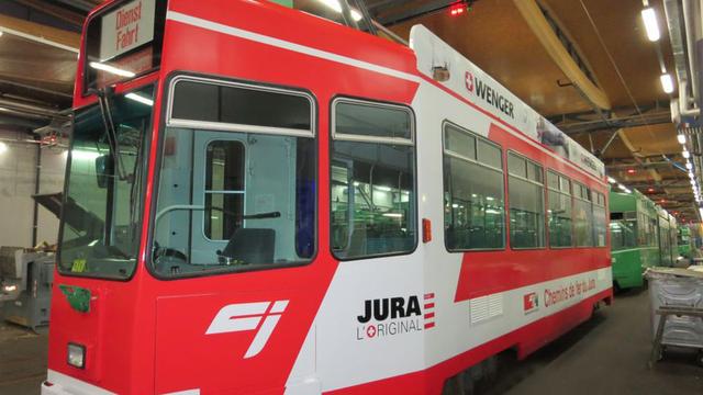 Le tram jurassien en gare de Bâle [jura.ch]