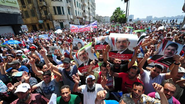 De grands rassemblements pro-Morsi ont débuté dans tout le pays, comme ici à Alexandrie.