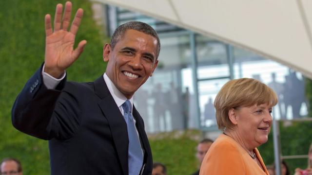 Selon les informations du Spiegel, la chancelière Angela Merkel était encore sur écoute quelques semaines avant la visite du président américain à Berlin, en juin dernier. [EPA/Michael Kappeler]