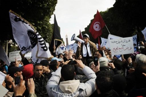 Des milliers de supporteurs du parti islamiste au pouvoir Ennahda ont défilé samedi sur l'avenue Habib Bourguiba de Tunis. [GIANLUIGI GUERCIA]
