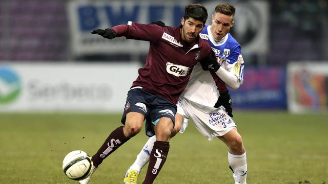 Les débats s'annoncent "chaud" entre le Servette de Vitkieviez (à gauche) et le LS de Mickael Facchinetti. [Salvatore Di Nolfi]