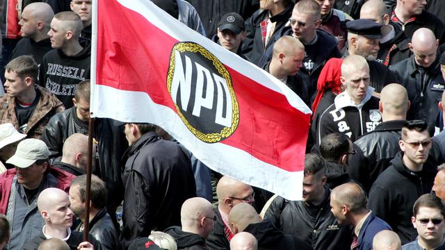 Rassemblement de militants du parti nazi allemand NPD sur l'Alexanderplatz de Berlin en 2005. [Martin Meissner]