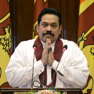 Le président sri-lankais Mahinda Rajapakse est accusé de consolider le pouvoir par la répression de la dissidence. [AP/Keystone - Eranga Jayawardena]
