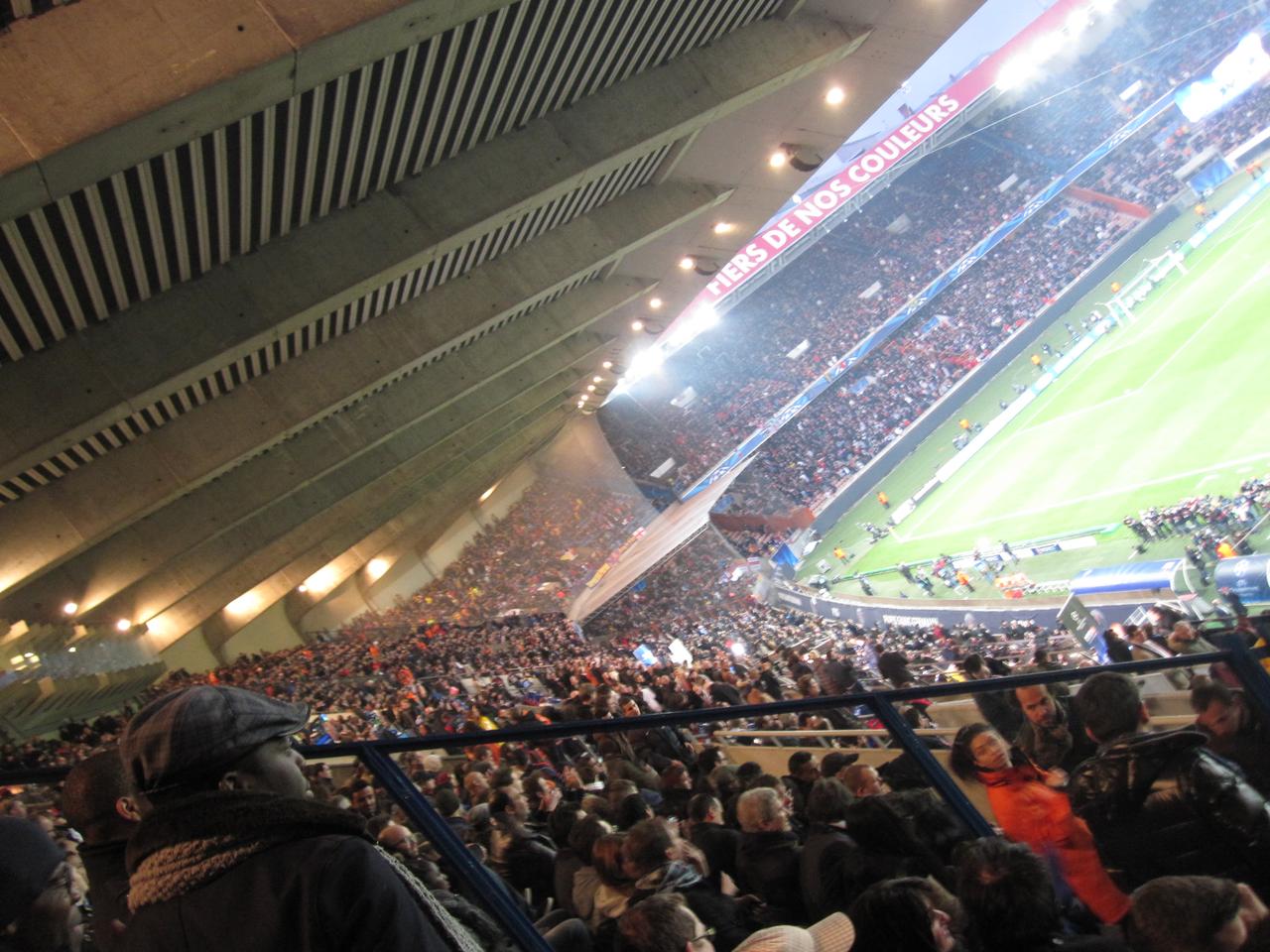 Le Parc des Princes affichait complet avec 45'000 spectateurs. [Axel David]