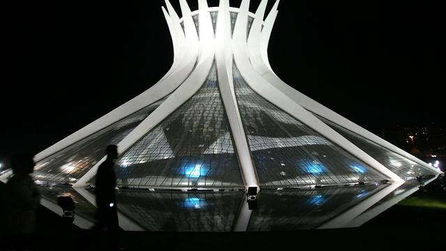 La cathédrale de Brasilia, conçue par Oscar Niemeyer et inaugurée en 1960. [Evaristo Sa]