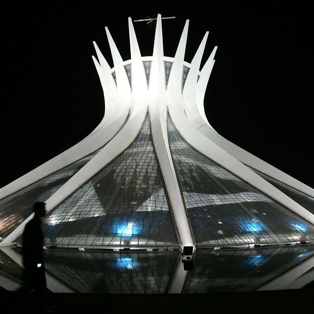 La cathédrale de Brasilia, conçue par Oscar Niemeyer et inaugurée en 1960. [Evaristo Sa]