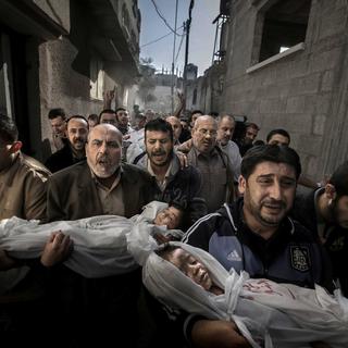 Toutes catégories: le photographe suédois Paul Hansen a remporté le World Press Photo 2012 avec ce cliché pris le 20 novembre dans les rues de Gaza. [EPA/Paul Hansen / Dagens Nyheter]