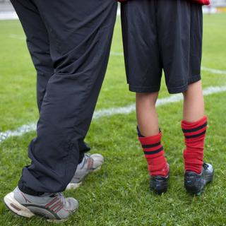 Un entraîneur de football junior est accusé de pédophilie en Valais (2008). [Keystone - Martin Rütschi]