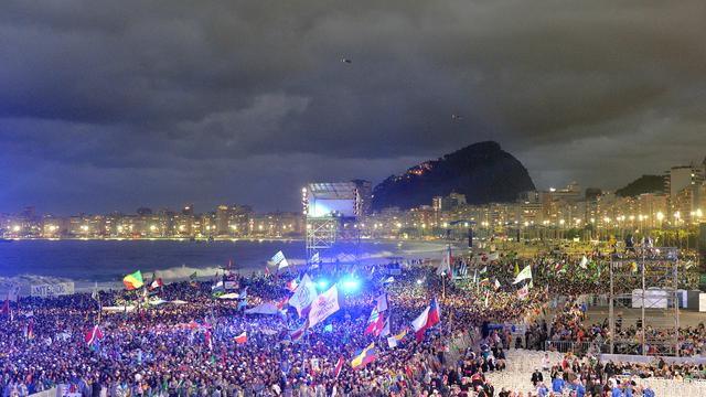 La célèbre plage de Copacabana était occupée par plus d'un million de jeunes fidèles. [LUCA ZENNARO]