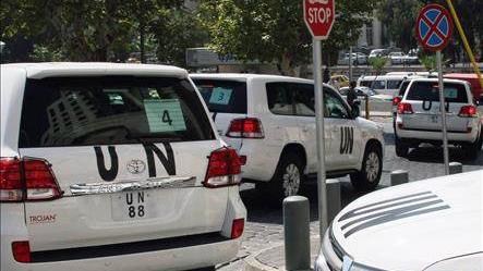 Six voitures de l'ONU se sont rendues jeudi dans les faubourgs de Damas. [EPA/Keystone - STR]