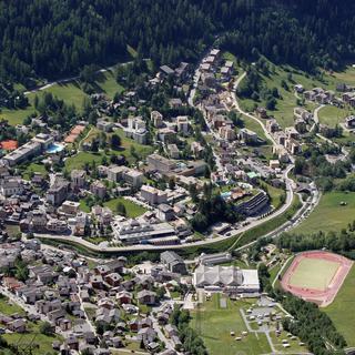 Vue aérienne du village de Loèche-les-Bains. [Alessandro Della Bella]